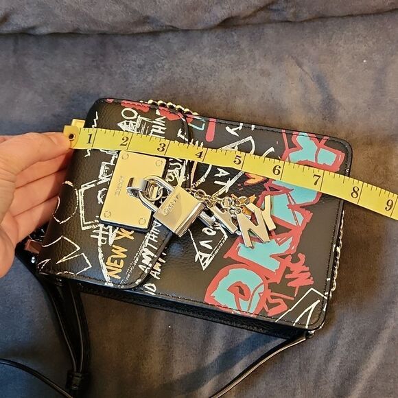 New! DKNY Graffiti Crossbody Bag With Bag Charms And Lock Purse Chain Adjustable - Picture 14 of 14